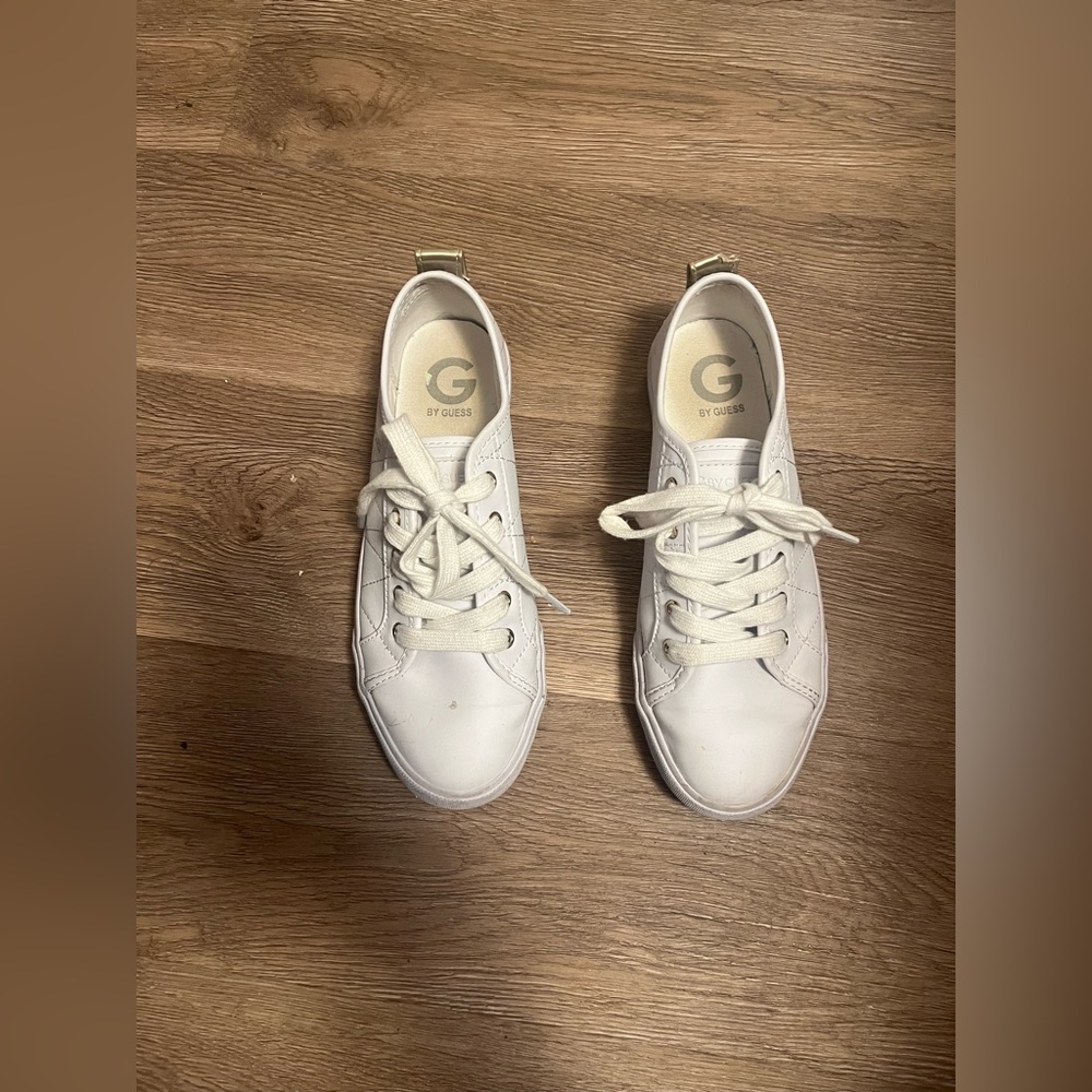 Guess tennis shoes 👟